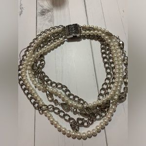 Vintage necklace with magnetic latch